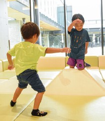 ssプラザで遊ぶ子ども