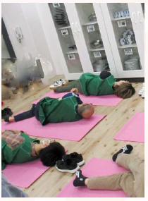 妊婦疑似体験の様子