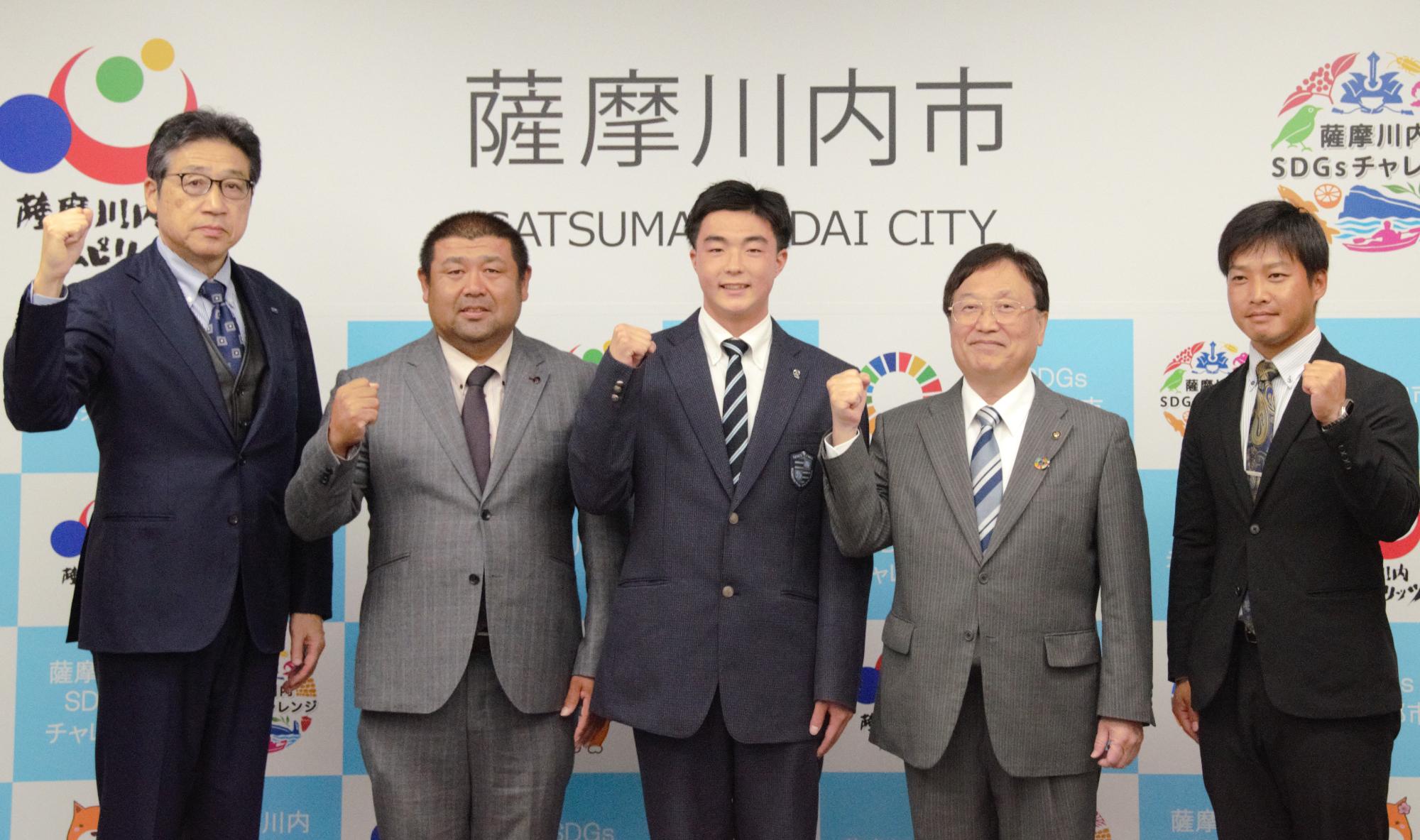 表敬訪問時の集合写真