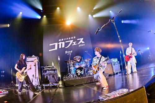 人気アーティストによるライブ演奏