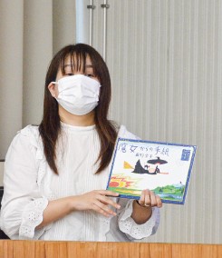 ビブリオバトルで発表している様子