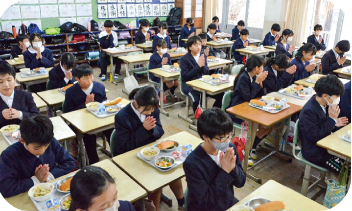 可愛小学校の児童たち