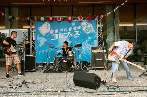 軽音楽部の演奏