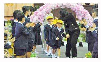 入学する一年生