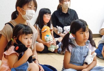 ぬいぐるみおとまり会の様子