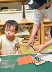 つくーっどらんどで遊ぶ子ども