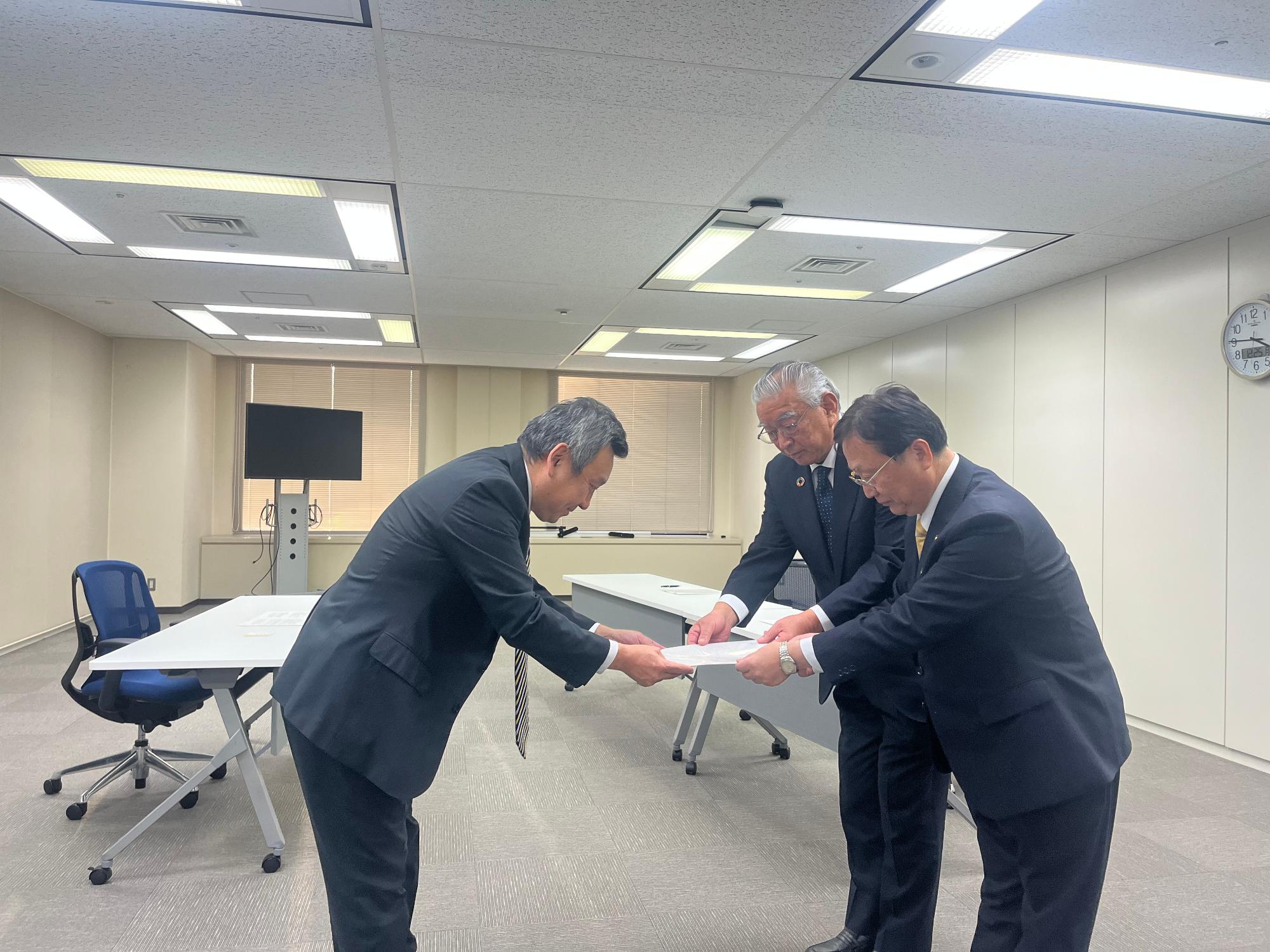 原子力規制委員会原子力規制庁 金子次長へ
