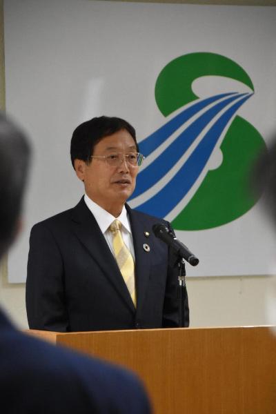 就任の挨拶をする田中市長の写真