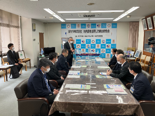報告会中の様子