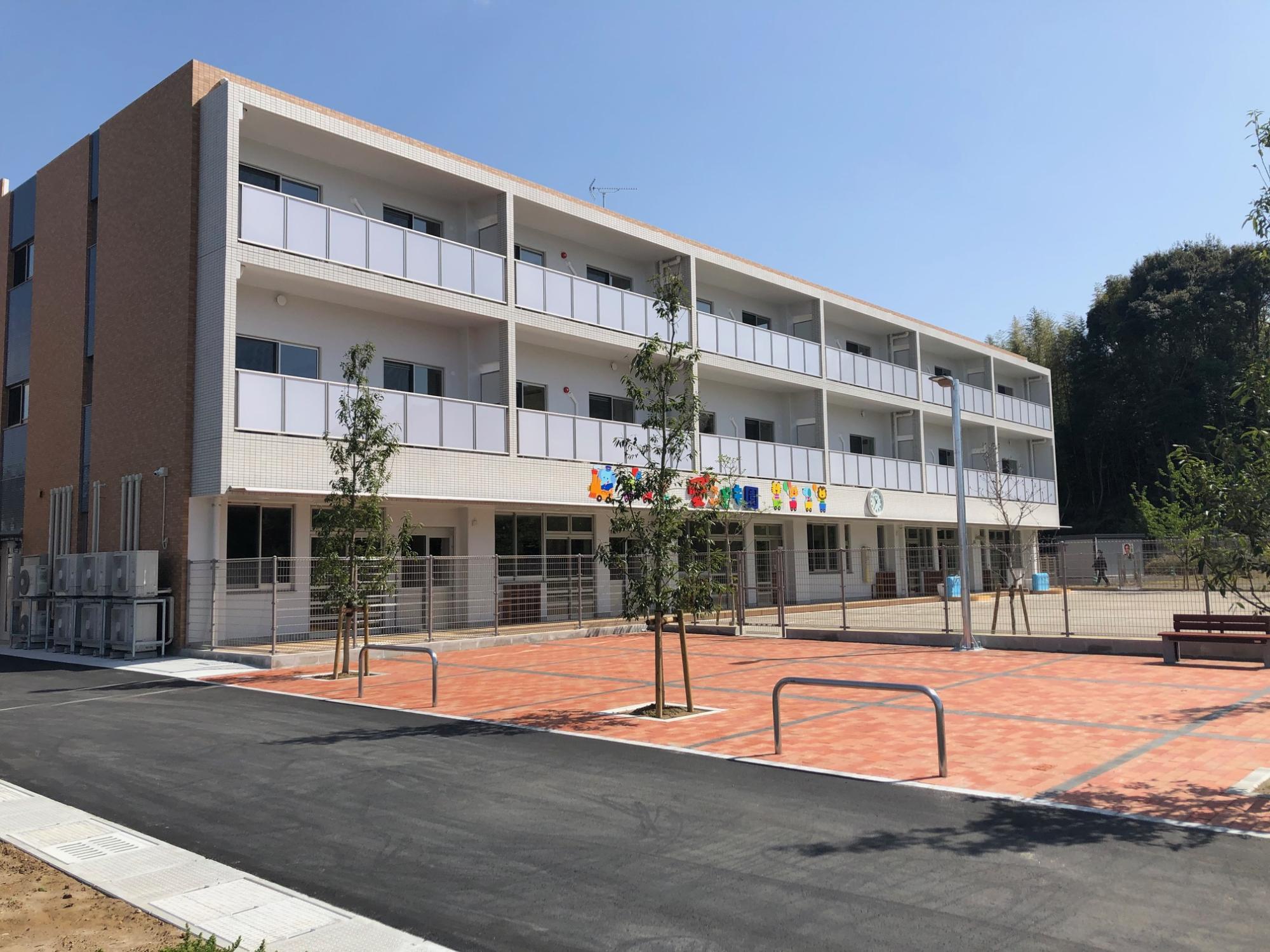 アイタウン天辰 集合住宅の全景の写真