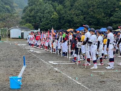 開会式で整列する選手たちの写真