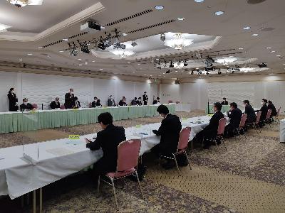 令和4年度鹿児島県市長会第3回定例会に出席する田中市長らの写真