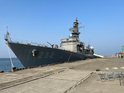 寄港した護衛艦「せんだい」の写真