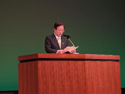 イベントの開催にあたり挨拶する田中市長の写真