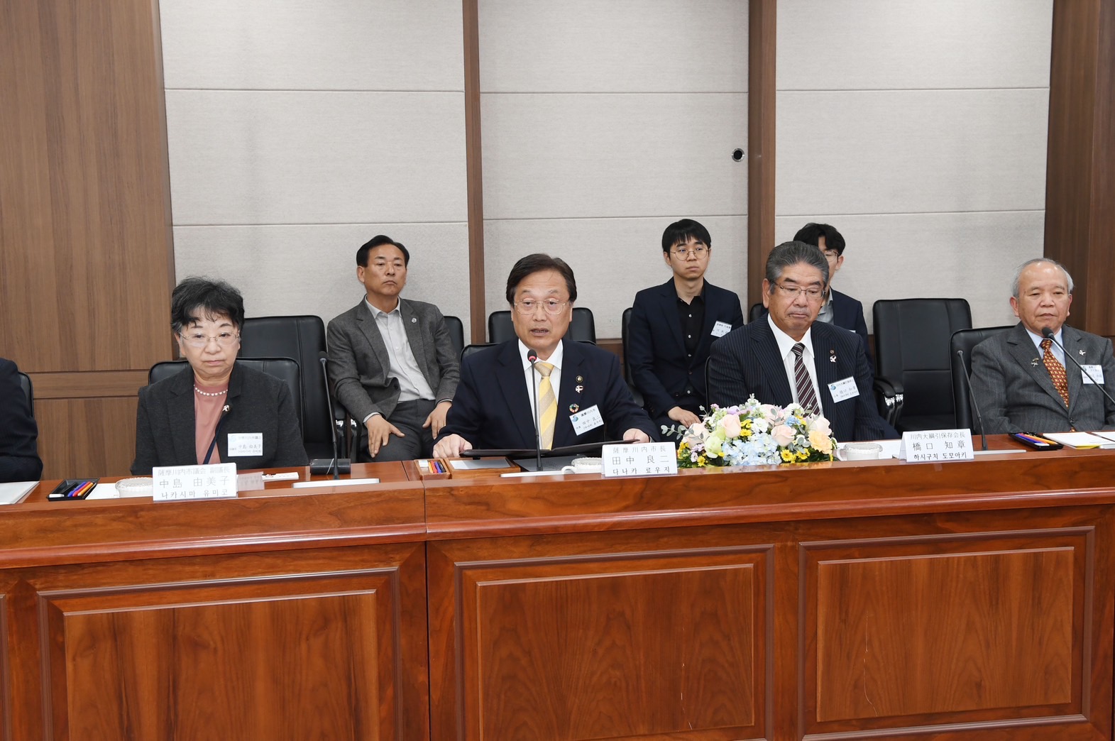 表敬訪問の様子(田中団長・中島副団長・橋口会頭・瀬尾理事長)