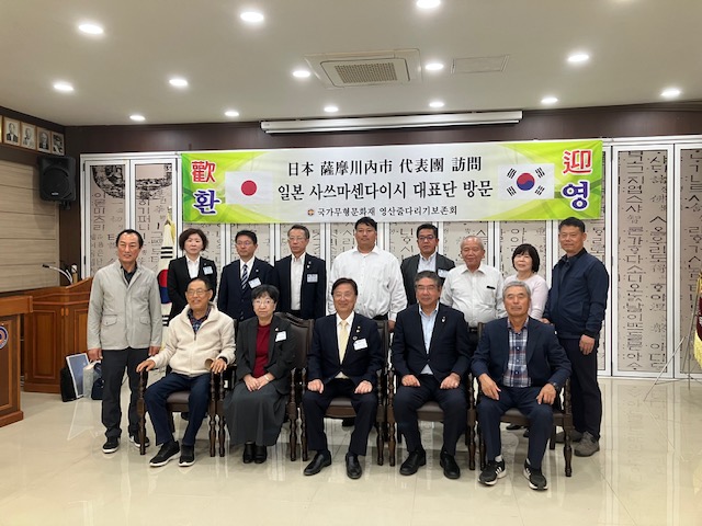 昌寧郡の大綱引保存会と一緒に写真撮影