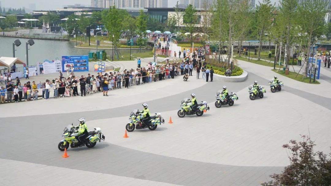 警察のバイクショー