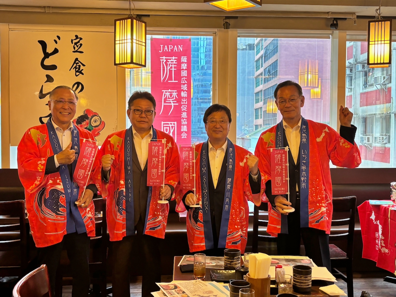 レストランプロモーション会場にて、構成4市長が食材をアピールしました。