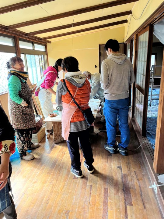 NPO法人いかす・つなぐ入来空き家再生プロジェクト家庭の廃棄物の削減及び再利用として、空き家再生時に出る廃棄物の希望者への無償配布や、木材廃材を使った創作物1