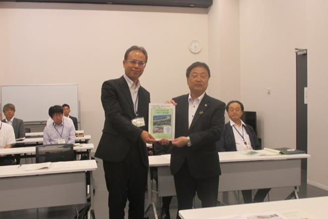 要望書手交 亀園所長
