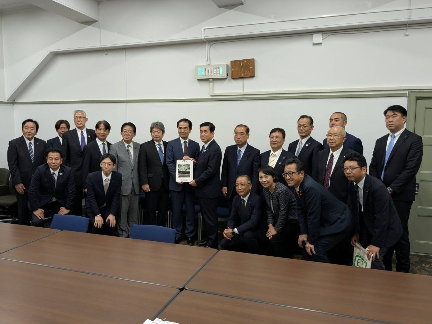 要望書手交(財務省主計局長)