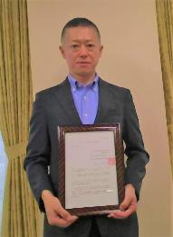 日本政策金融公庫石原支店長がイクボス宣言を持っているところ