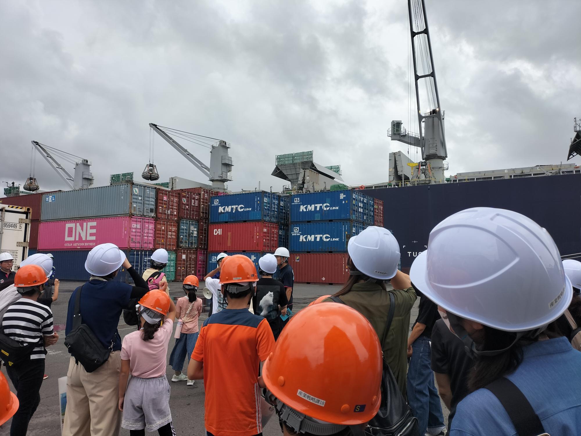 親子スマイルバスツアーの様子