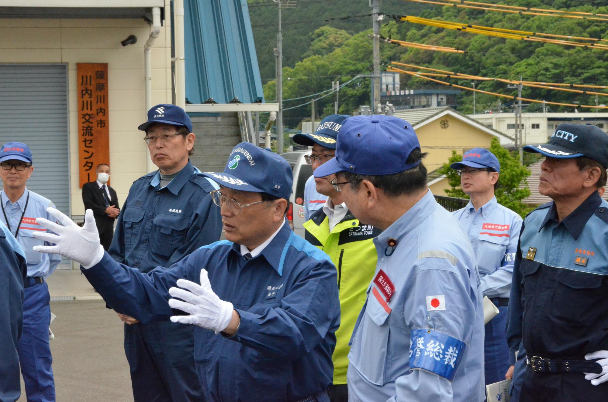 話をする市長