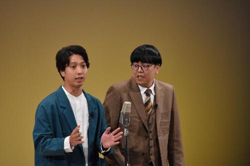 キンボシの漫才の様子