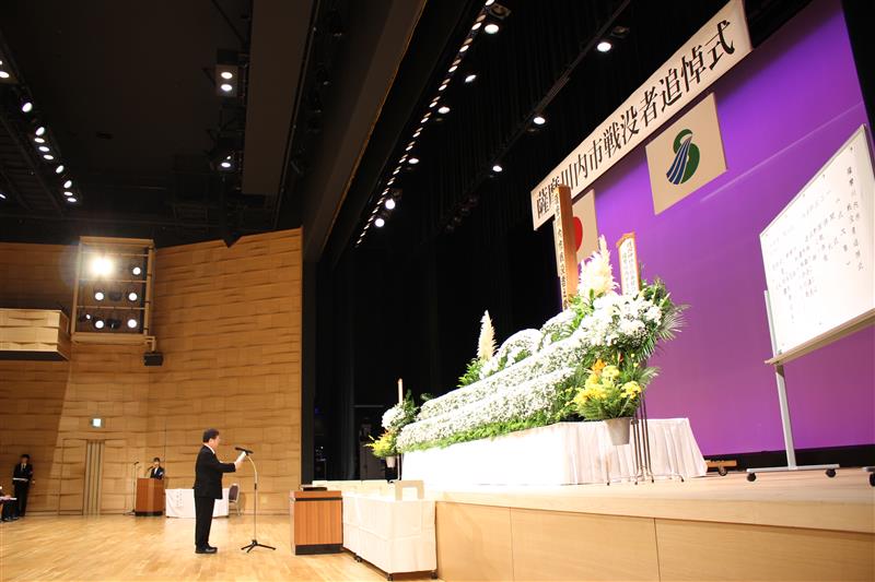 挨拶を述べる市長