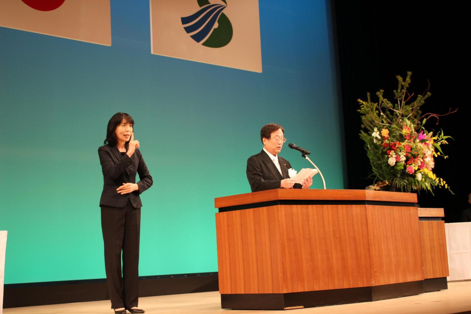 式辞を述べる田中市長