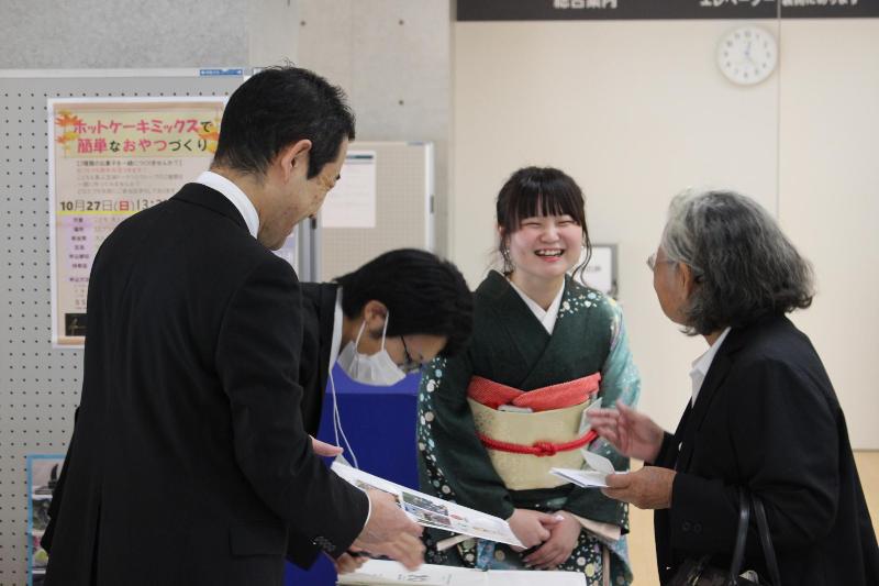 受け付け案内の様子