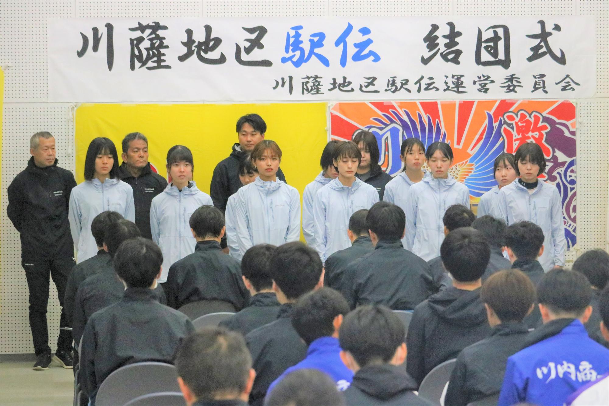 女子チームの集合写真