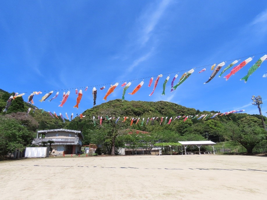 野下地区「鯉のぼり掲揚」