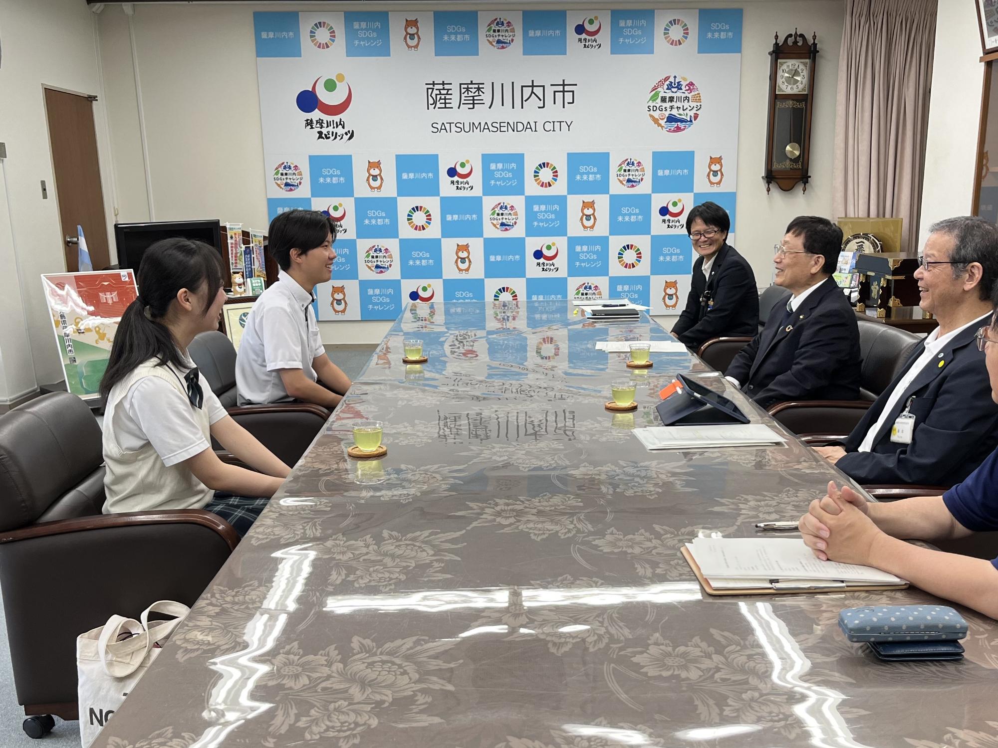 青少年国際交流報告の様子