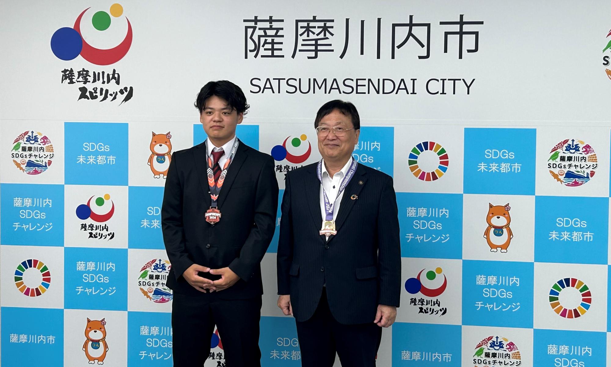 山本凜さんと市長の写真