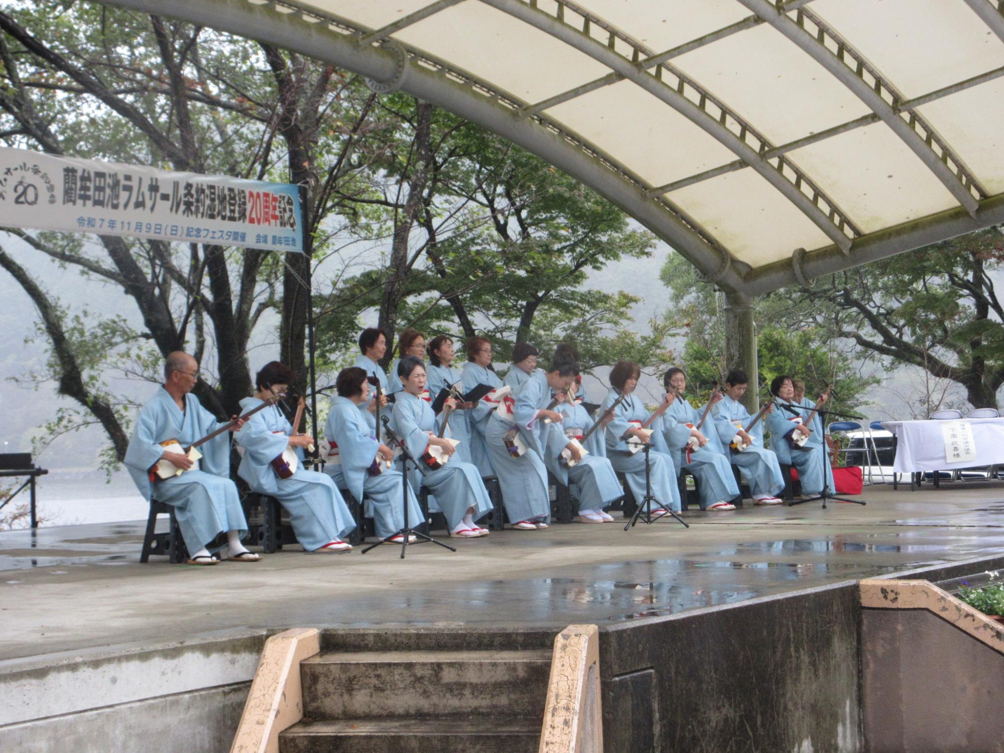 地元歓迎の演奏