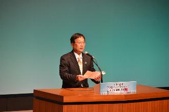 開催地挨拶を述べる田中市長