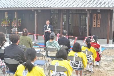 セレモニーにあたり挨拶する田中市長の写真