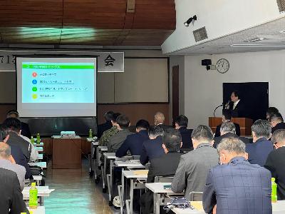 令和5年度の予算や施策説明を行う田中市長の写真