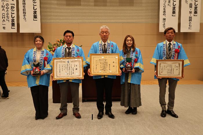 受賞者の集合写真