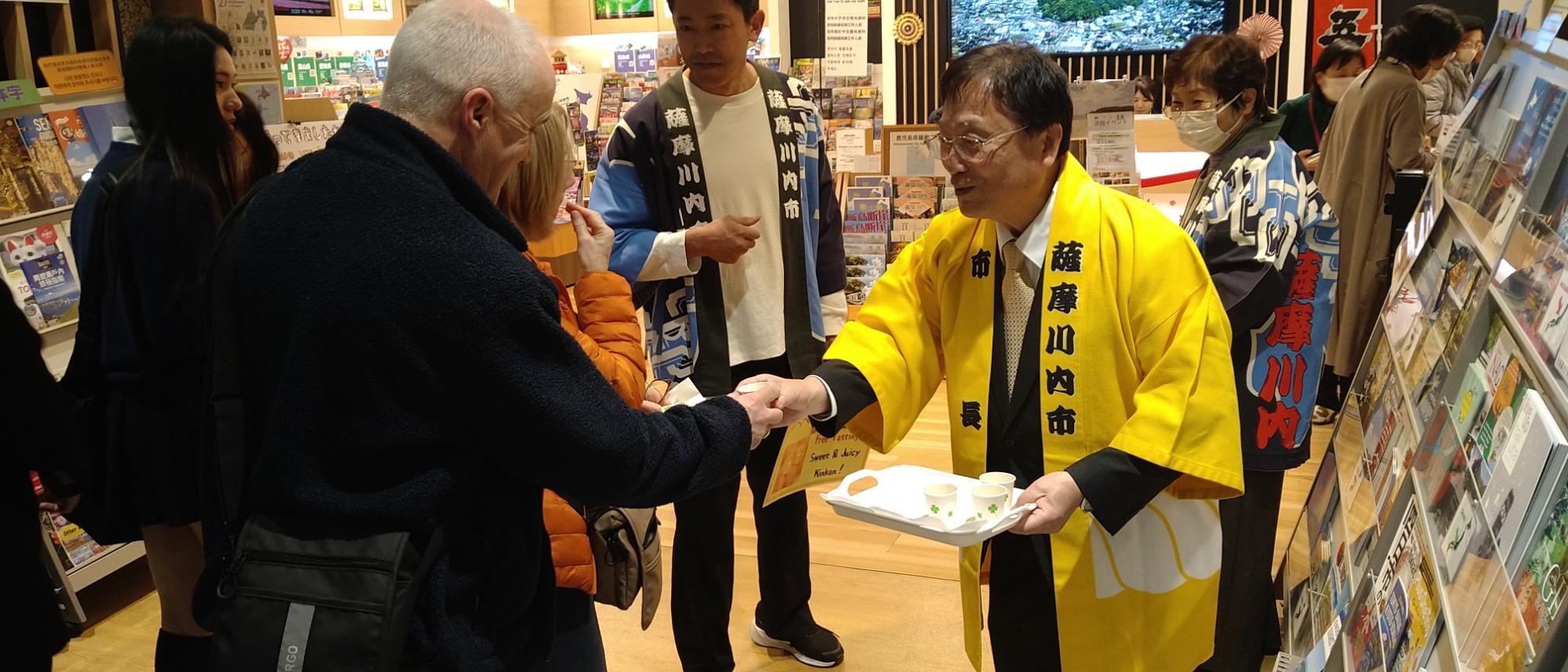 東京都庁でのきんかん試食宣伝会