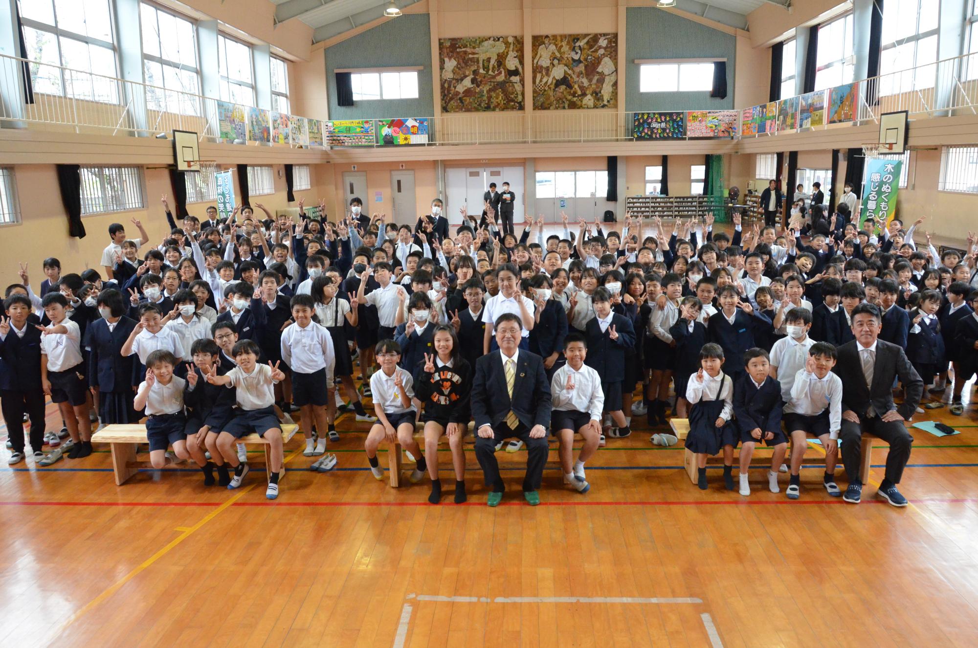 木製品贈呈式_川内小学校