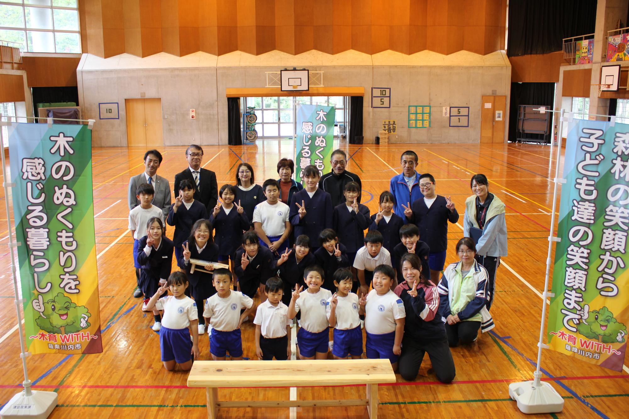 木製品贈呈式_八幡小学校