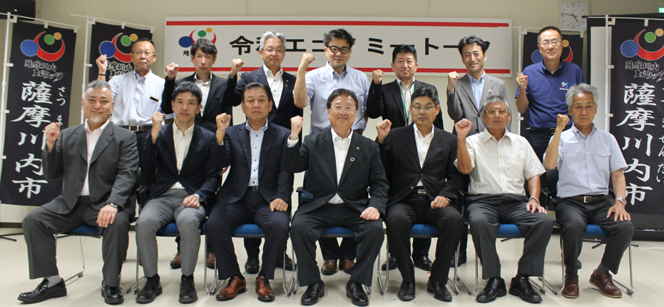 エコノミートーク参加団体代表者の集合写真