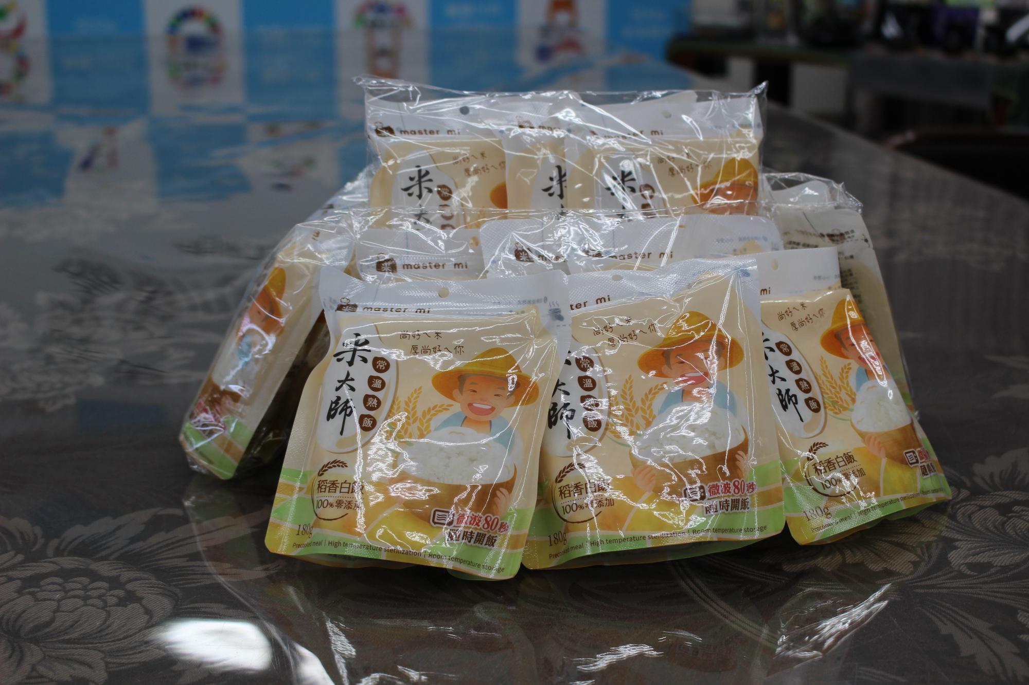 寄贈品のパックご飯（常温熟成米大師）