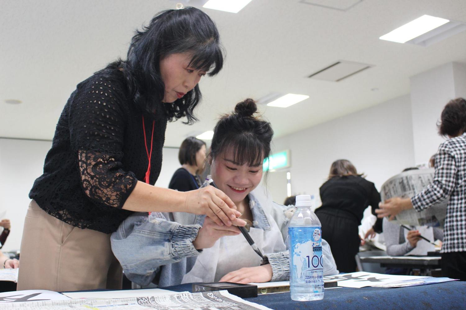 日本文化体験で書道にチャレンジしました