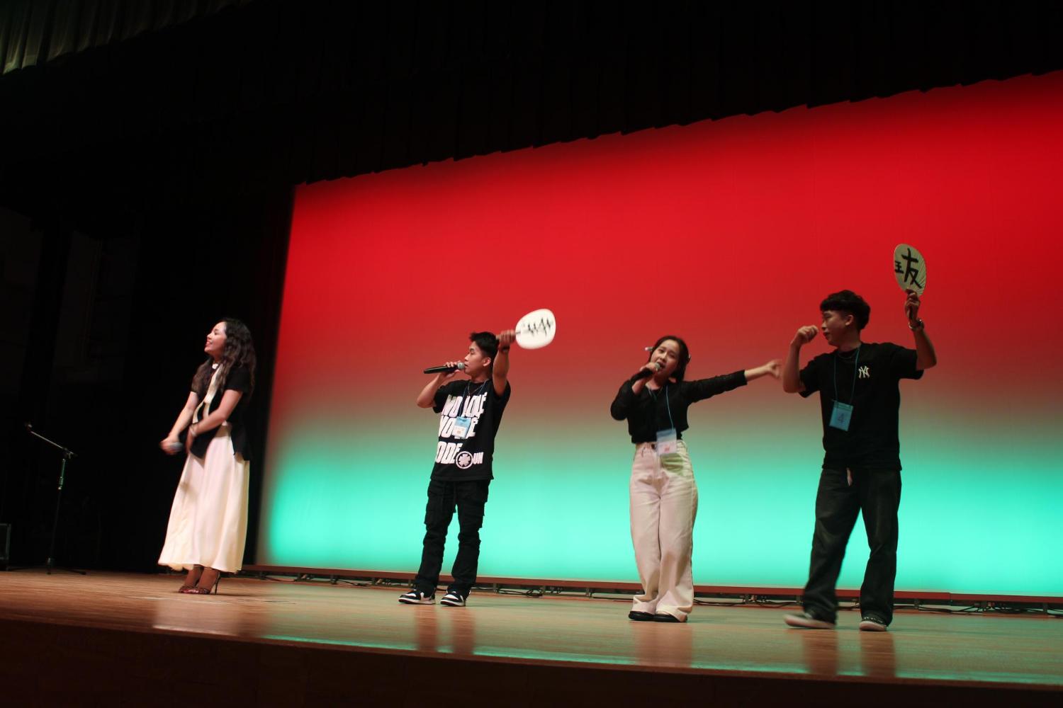 カラオケ大会での熱唱