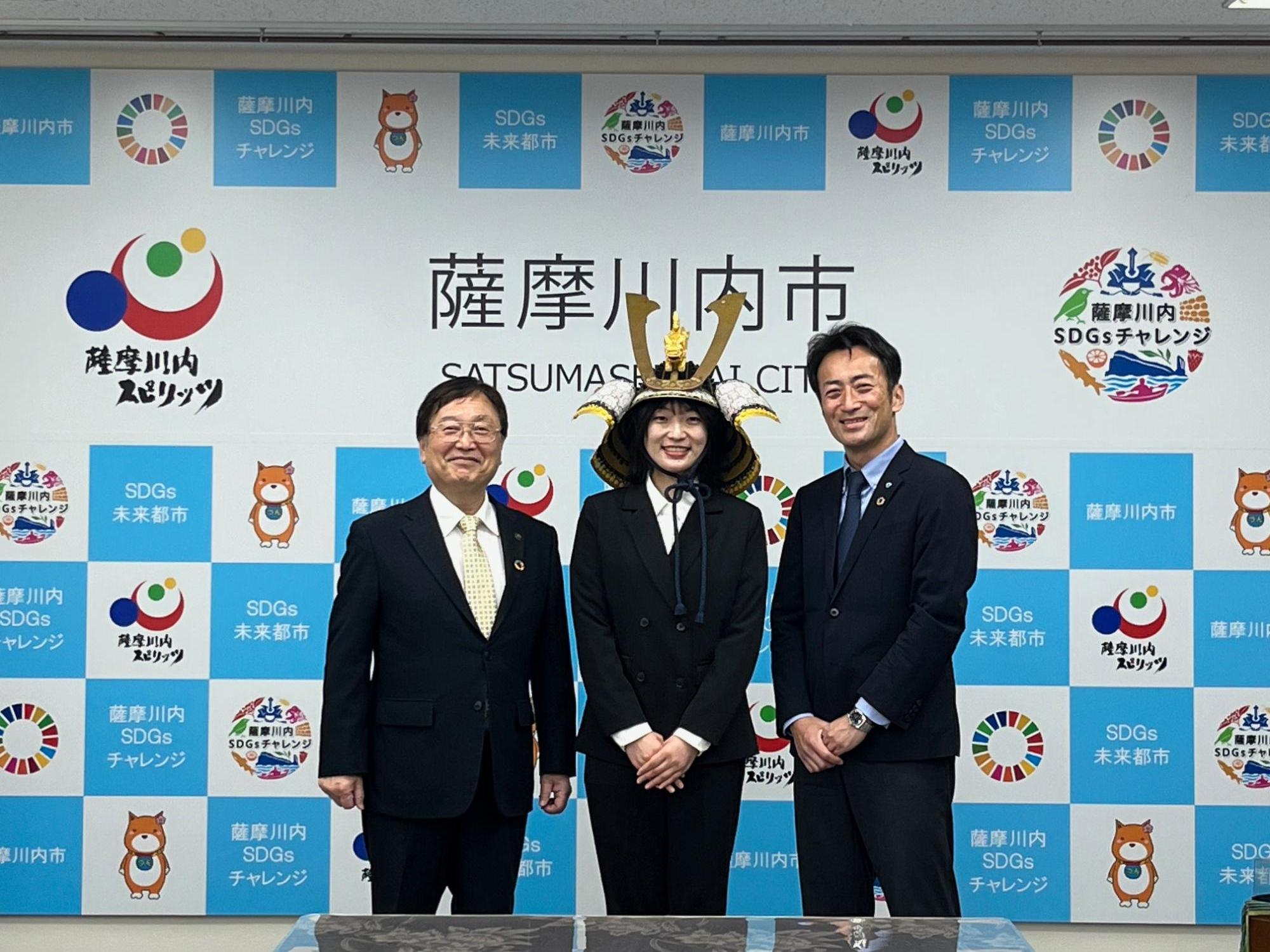 辞令交付式後の集合写真