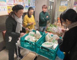 KSorganickids規格外野菜などの販売の様子2